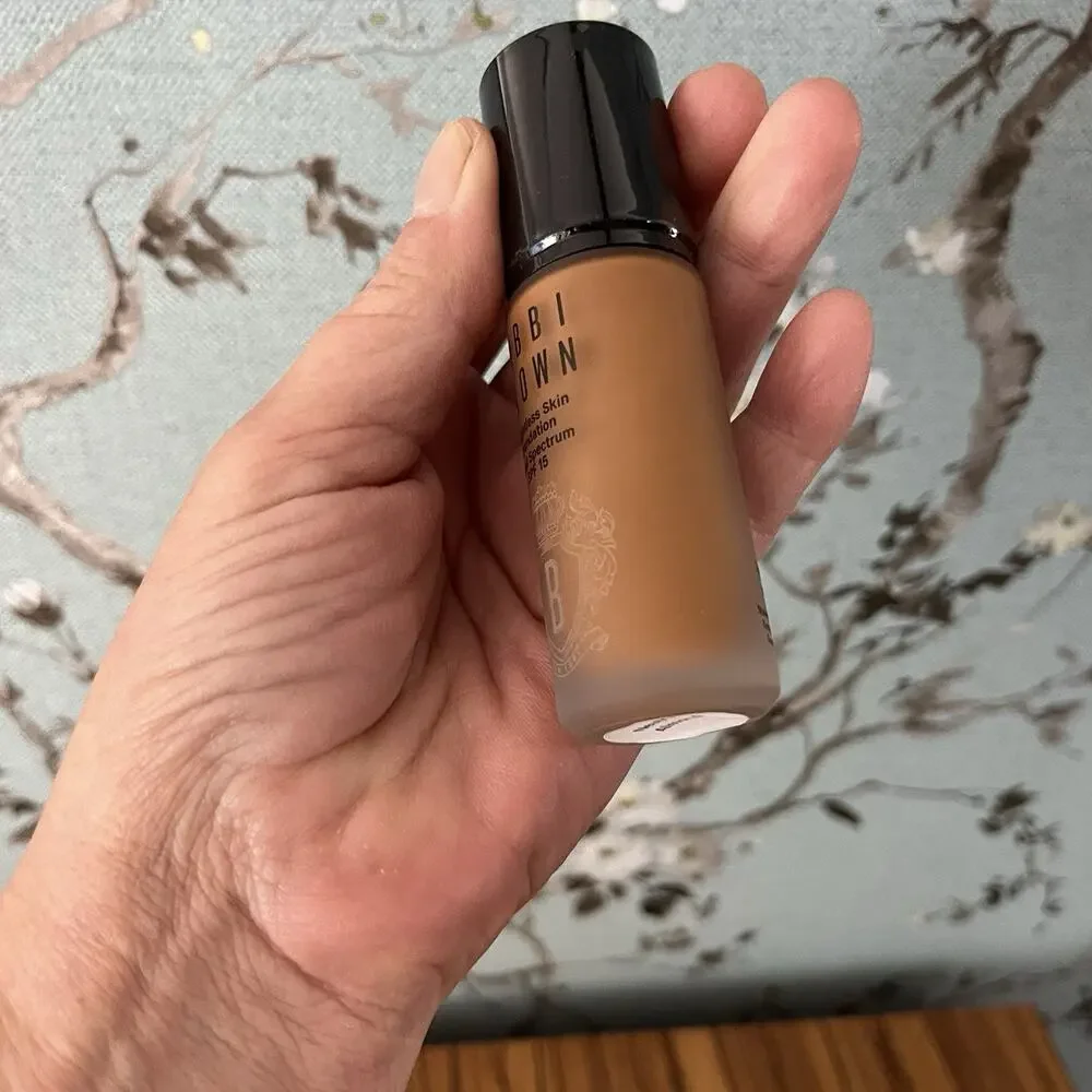 Bobbi Brown Weightless Skin Foundation SPF 15 Neutral Almond